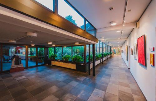 Sankt Polten Hotel | Explore Bildungshaus St. Hippolyt: Pet Friendly Retreat