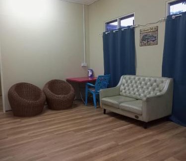 Kampung Gong Datok House | Budget-Friendly Bilik Bajet: Rated 9/10 & Child Friendly