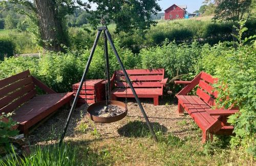 Hobol House | Bilitt gård: Family-Friendly Retreat with Pet Amenities