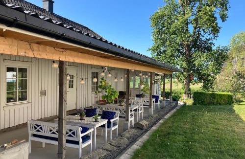 Hobol House | Bilitt gård: Family-Friendly Retreat with Pet Amenities