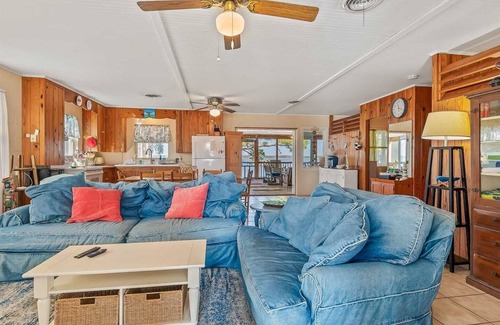 Alligator Point House | Experience Bill's Bay Breeze - Family-Friendly Retreat