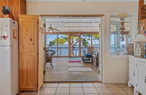 Alligator Point House | Experience Bill's Bay Breeze - Family-Friendly Retreat