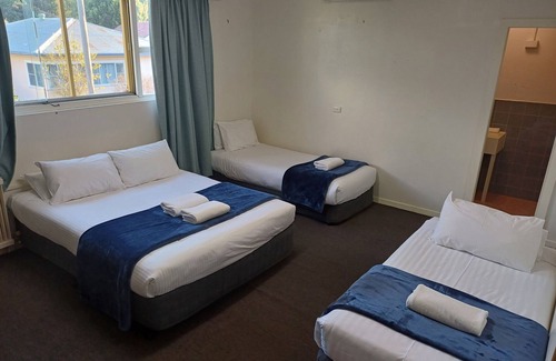 Gunnedah Hotel | Relax at Billabong Motel with Pool and Family-Friendly Dining