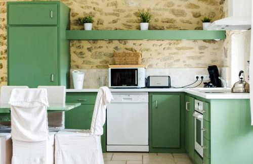 Colonzelle Apartment | Discover Billard: Pet-Friendly Retreat with Pool Access