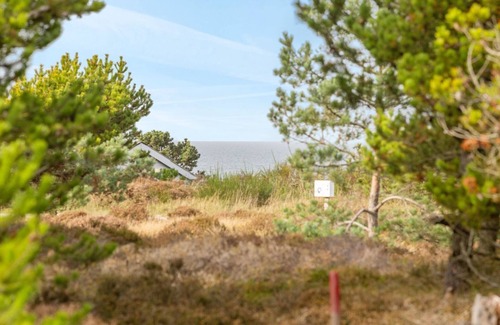 Vestero Havn House | Discover "Bille": Oceanfront Retreat with Spa & Kitchen