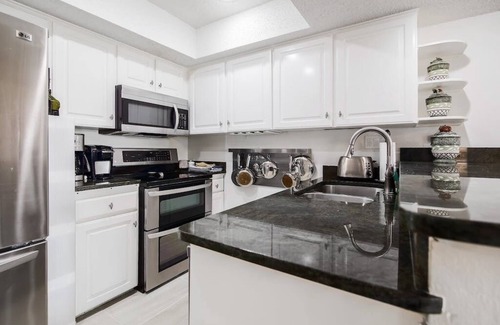 Point Venture House | Lake Access Retreat: Billie Jean on Lake Travis - Sleeps 8
