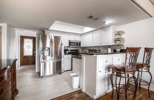 Point Venture House | Lake Access Retreat: Billie Jean on Lake Travis - Sleeps 8
