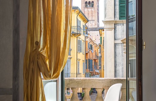 Citta Antica Apartment | Art & Design Apartment in Verona's Historic Centre