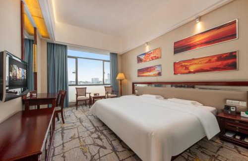 Chancheng Hotel | Billions-Earn Hotel (near Guangdong Foshan Creative Park and China Ceramics City)