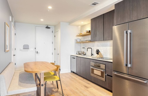 Rainey Street Historic District Condo | Exceptional Billy by AvantStay: Modern Condo with Pool & More