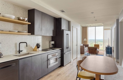 Rainey Street Historic District Condo | Exceptional Billy by AvantStay: Modern Condo with Pool & More