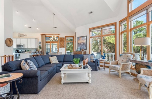 Corolla House | Billy's Banks: Oceanfront 4-Bedroom Home with Private Pool