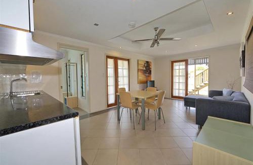 Elliott Heads House | Pet-Friendly Retreat at Billy's Beach House Elliott Heads