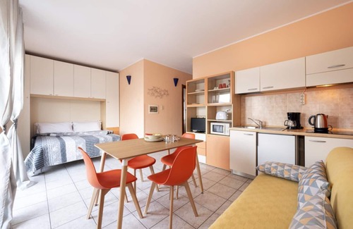 Oggebbio Apartment | Cozy Bilocale 6 with Balcony and Oceanfront Views