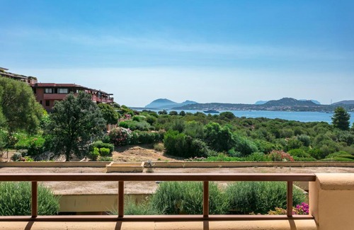 Portisco Apartment | Inviting Bilocale Asfodeli 2 with Ocean View Amenities