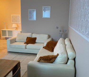 Opera Apartment | Bilocale di Prestigio a pochi passi a piedi dallo IEO 10 minuti in auto da HUMANITAS 15 minuti dal centro di Milano
