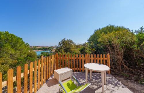 Baia Caddinas Apartment | Tranquil Bilocale in Villa with Ocean Views for Families