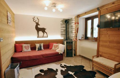 La Thuile Apartment | Cozy Bilocale Montano: Pet and Child Friendly Retreat