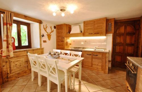 La Thuile Apartment | Cozy Bilocale Montano: Pet and Child Friendly Retreat
