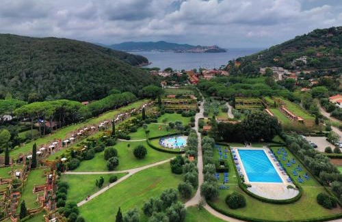 Bagnaia House | Charming Bilocale Sant'Anna with Oceanfront Views