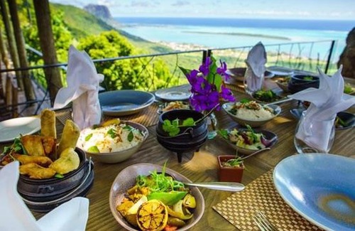 Souillac Bed & Breakfast | Discover Bils' Villa: Ocean View & Poolside Relaxation