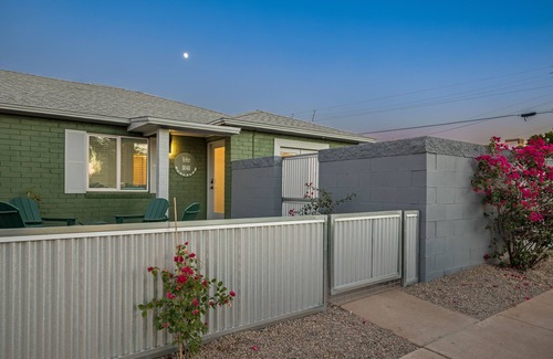 Encanto House | Cozy Biltmore Boho Bungalow with Heated Pool & Pet-Friendly