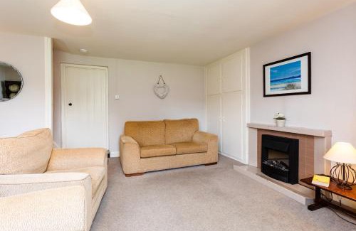 Lesbury House | Family-Friendly Bilton Farm Cottage No2 with Pet Amenities