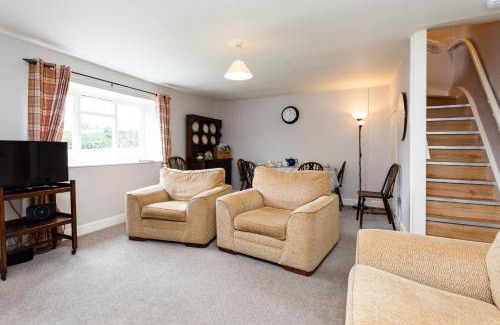 Lesbury House | Family-Friendly Bilton Farm Cottage No2 with Pet Amenities