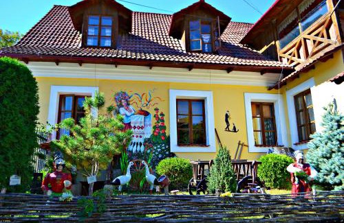 Kamenets-Podol'skiy Hotel | Bilya Richky Hotel: Oceanfront Haven with Pool & Pet-Friendly