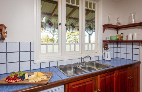 Mount View House | Escape to Bimbadeen Mountain Retreat: Family-Friendly Getaway