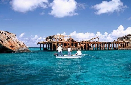 Alice Town House | Bimini, Cracked Conch 18 slip - 60Ft