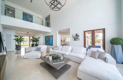 Alice Town House | Biminis Beachfront Dream Villa