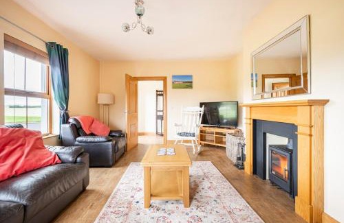 Castlederg House | Top-Rated Bin Mountain Self Catering: Pet-Friendly Retreat
