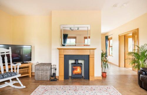 Castlederg House | Top-Rated Bin Mountain Self Catering: Pet-Friendly Retreat