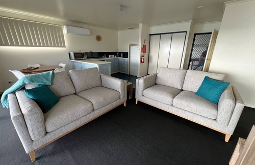 Binalong Bay House | Beautiful Binalong Bay Cottage with Ocean Views and Pool