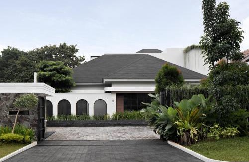 Bogor Villa | Discover Bincarung House Bogor: 5-Star Oceanfront Retreat