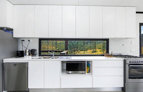 Bindera House | Bindera Container House: Top-Rated Family Getaway Awaits