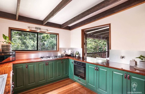 Brinsmead House | Unforgettable Bindi Treehouse: Pet Friendly & Family Ready