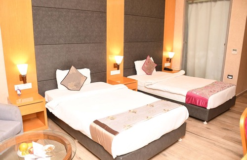 Chitrakoot Hotel | Comfortable Bindiram By ShriGo Hotels - 4-Star Getaway