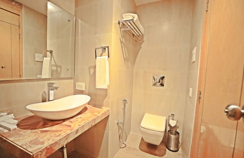 Chitrakoot Hotel | Comfortable Bindiram By ShriGo Hotels - 4-Star Getaway
