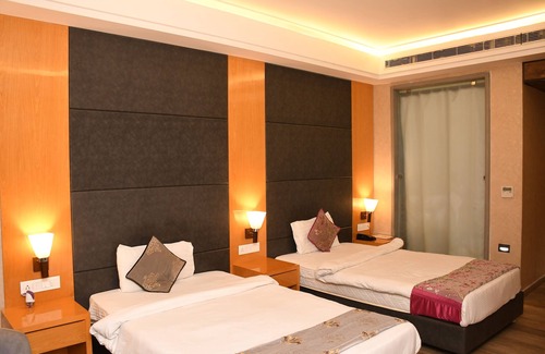 Chitrakoot Hotel | Comfortable Bindiram By ShriGo Hotels - 4-Star Getaway