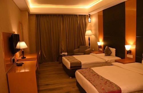 Chitrakoot Hotel | Comfortable Bindiram By ShriGo Hotels - 4-Star Getaway