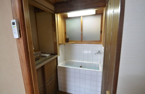 Kurashiki House | Eco-Friendly Bingoya: Relaxing Spa and Family Amenities