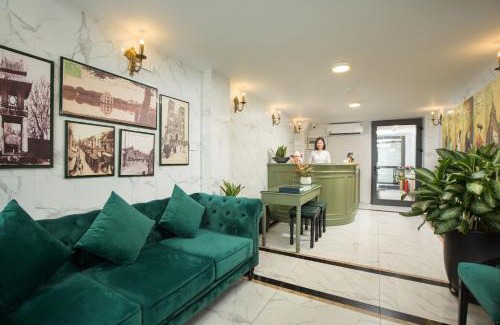 Tu Liem Hotel | Family-Friendly Binh Nguyen Hotel in Me Tri Awaits You