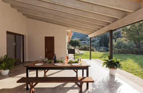 Caimari Villa | Binibona Gran: Family-Friendly Retreat with Pool & Hot Tub