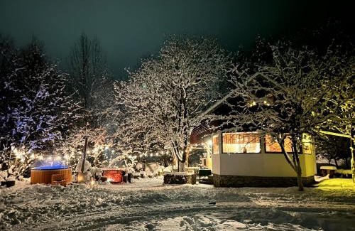Recea Ski Chalet | Riverfront Retreat: Biniște Tiny House with Hot Tub