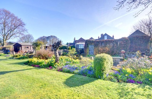 Scarborough House | Discover Binkleys Cottage: Pet & Child Friendly Retreat