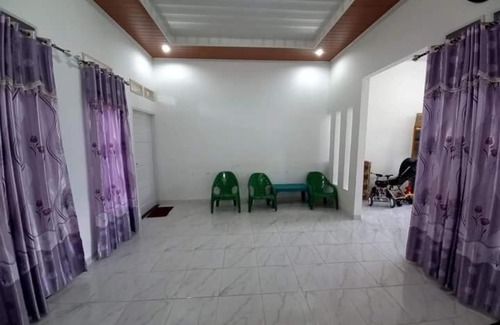 Balige House | Welcoming Binmar Homestay: Family-Friendly with Kitchen