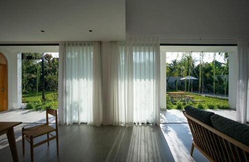Da Nang Villa | Explore Binsy Casa: Pet-Friendly Stay with Breakfast