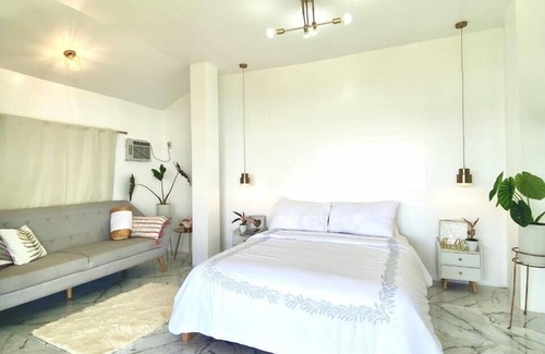 Mambajao Hotel | Relax at Bintana Sa Paraiso with Pool & Spa Amenities